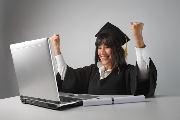 5 Pros/Cons Of Online College and Deciding If It's For You