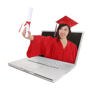 5 Pros and Cons Of An Online College Degree